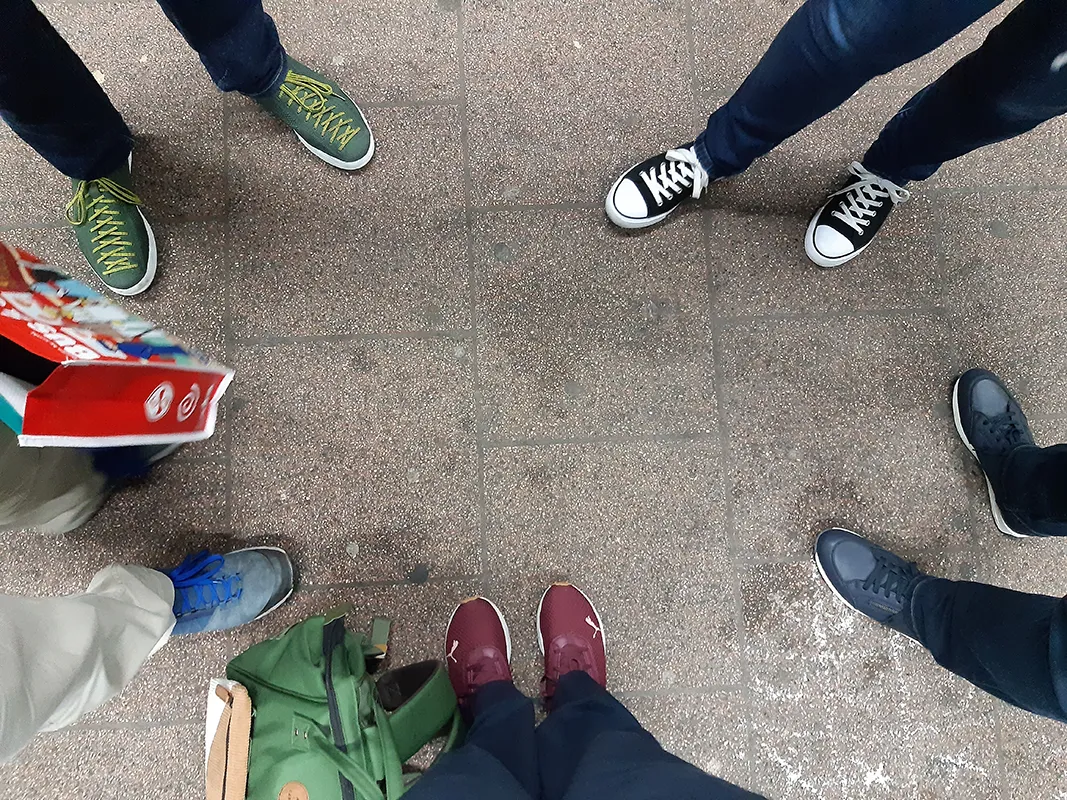 Als Gruppe an der Messe